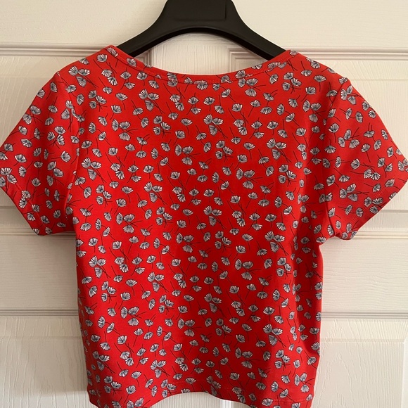 UNIQLO Red Floral Crop Top Size M - Picture 2 of 3